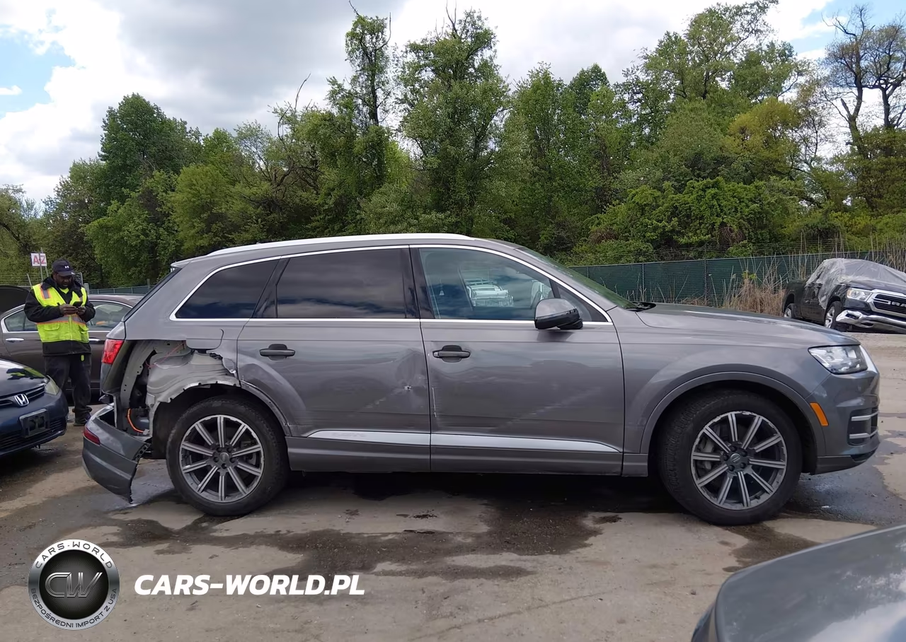 2017 Audi Q7 3.0T Premium VIN:WA1LAAF74HD000456 - 13