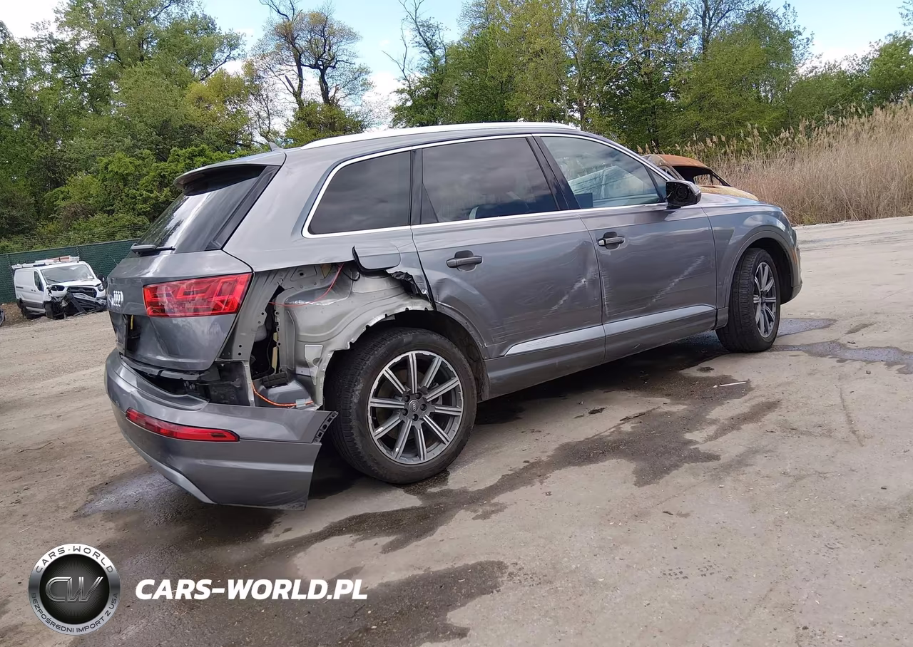2017 Audi Q7 3.0T Premium VIN:WA1LAAF74HD000456 - 4