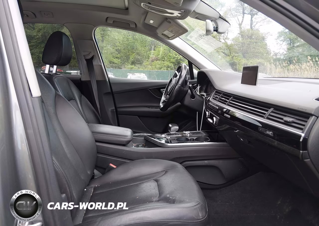 2017 Audi Q7 3.0T Premium VIN:WA1LAAF74HD000456 - 5