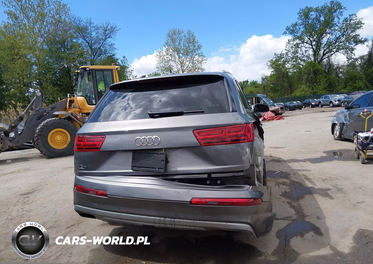 2017 Audi Q7 3.0T Premium VIN:WA1LAAF74HD000456 - 6