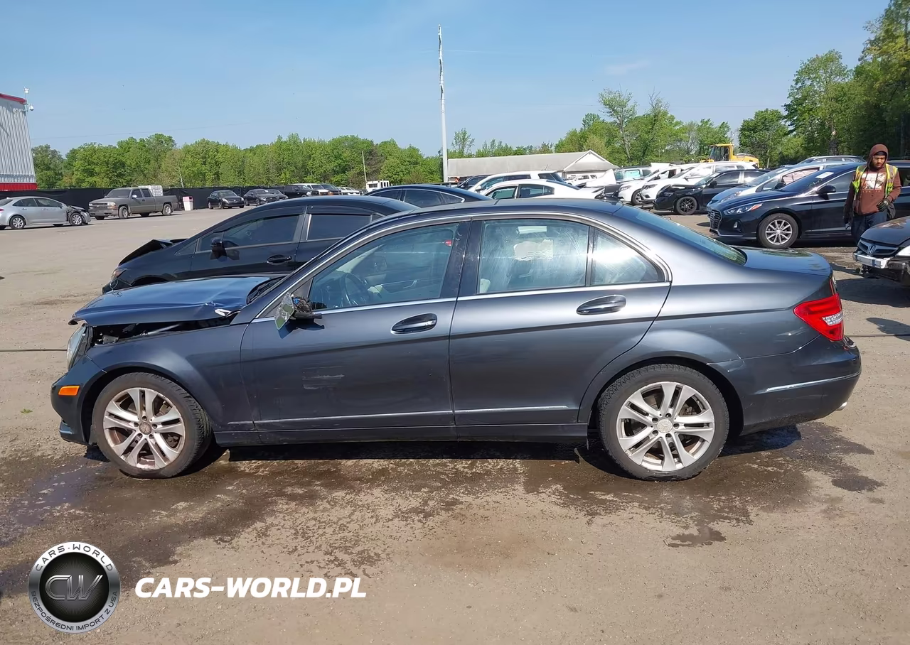 2013 Mercedes-Benz C 300 Luxury 4Matic VIN:WDDGF8AB2DR268809 - 14