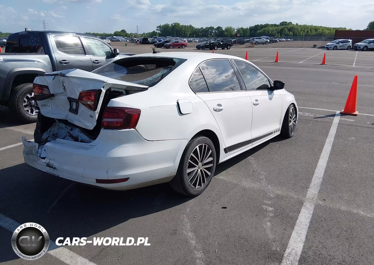 2016 Volkswagen Jetta 1.8T Sport VIN:3VWD17AJ9GM400190 - 4