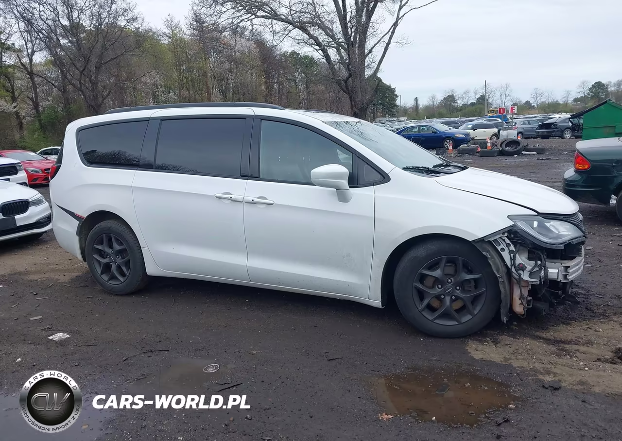 2018 Chrysler Pacifica Touring L Plus VIN:2C4RC1EG9JR322377 - 13