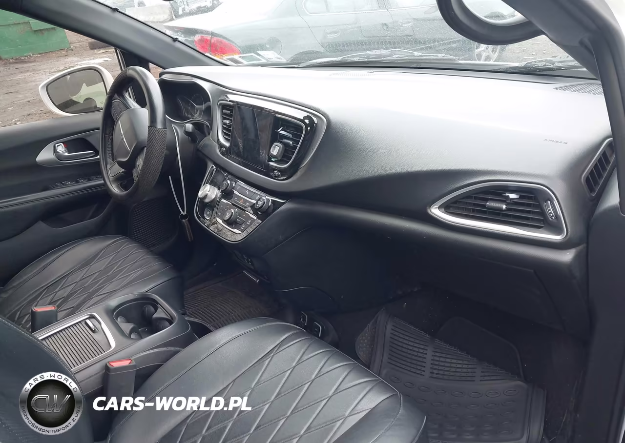 2018 Chrysler Pacifica Touring L Plus VIN:2C4RC1EG9JR322377 - 5
