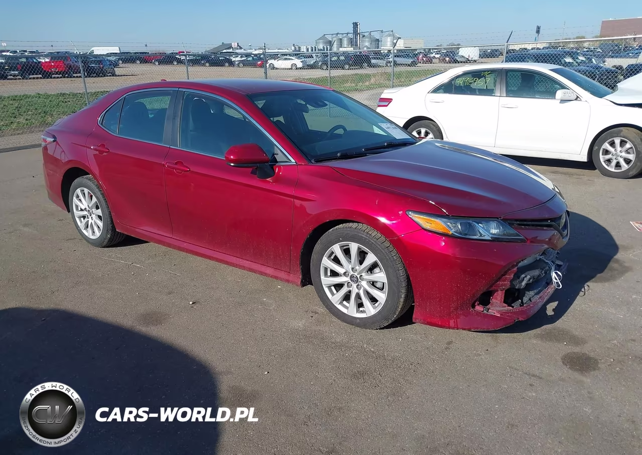 2019 Toyota Camry Le – zdjęcie 1 z 17