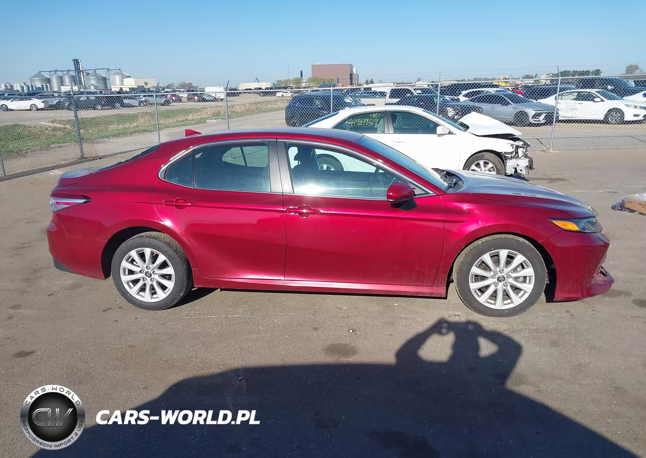 2019 Toyota Camry Le VIN:4T1B11HK6KU843970 - 14