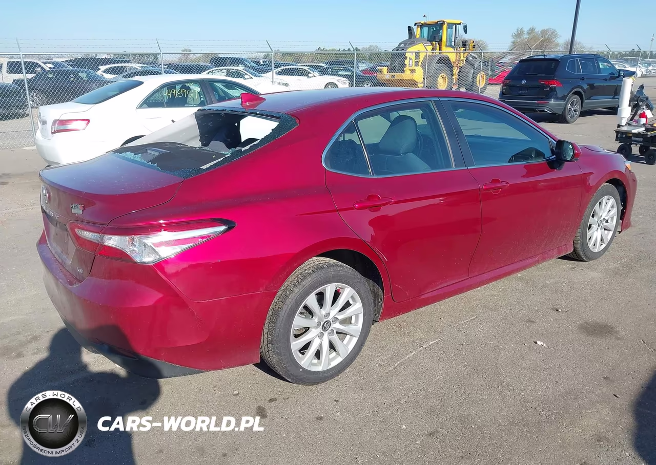 2019 Toyota Camry Le VIN:4T1B11HK6KU843970 - 4