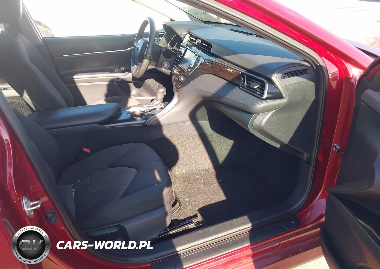 2019 Toyota Camry Le VIN:4T1B11HK6KU843970 - 5