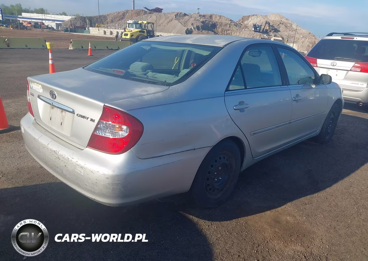 2002 Toyota Camry Xle VIN:4T1BE32K92U546636 - 4