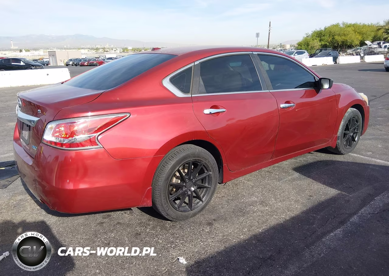 2014 Nissan Altima 2.5 S VIN:1N4AL3AP0EN381440 - 4