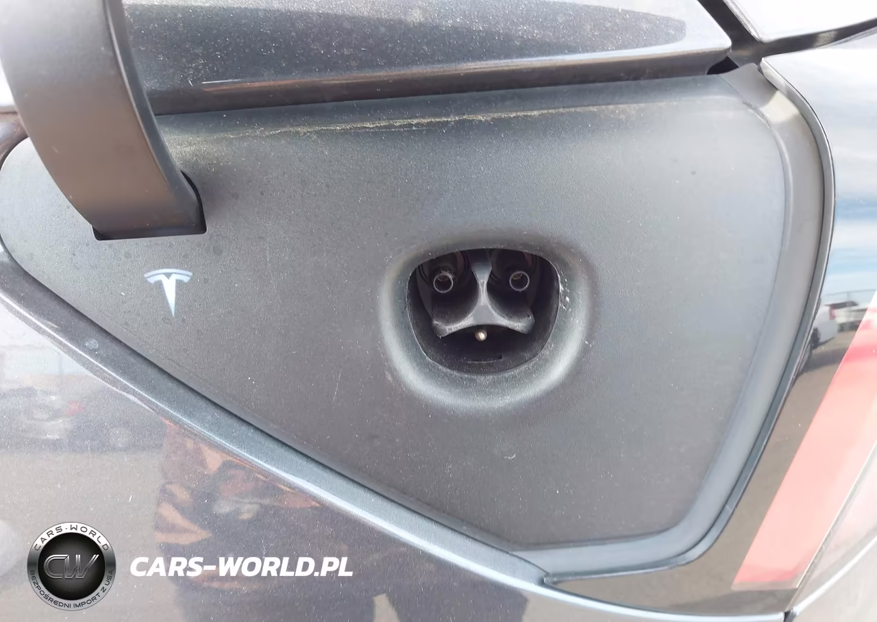 2022 Tesla Model Y Long Range Dual Motor All-Wheel Drive VIN:7SAYGAEEXNF366830 - 18