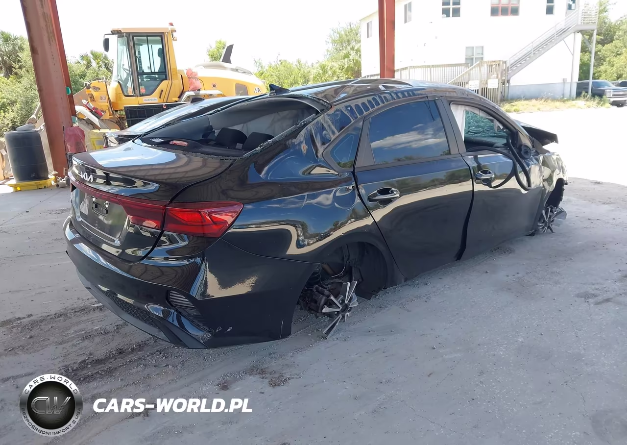 2023 Kia Forte Lxs VIN:3KPF24AD4PE592405 - 4