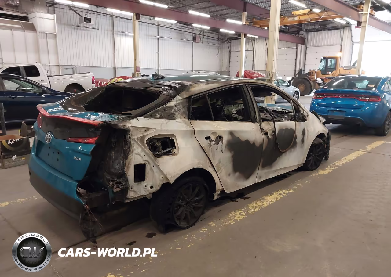 2020 Toyota Prius Prime Xle VIN:JTDKARFP1L3158476 - 4