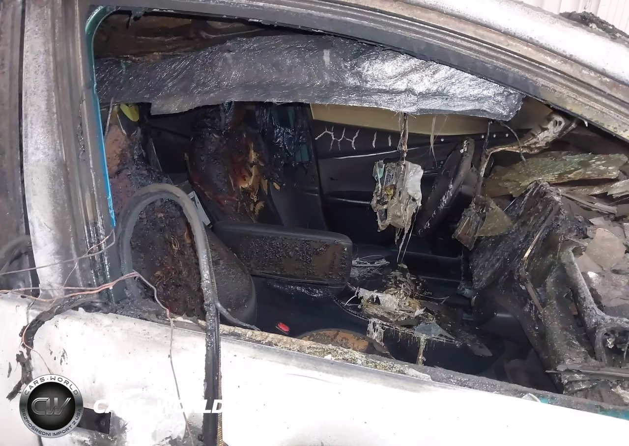 2020 Toyota Prius Prime Xle VIN:JTDKARFP1L3158476 - 5