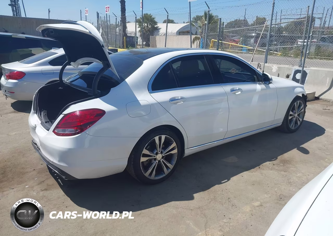 2016 Mercedes-Benz C 300 VIN:55SWF4JB8GU128044 - 4