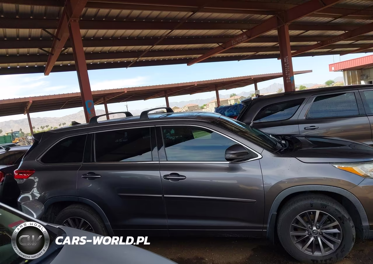 2018 Toyota Highlander Xle VIN:5TDJZRFH9JS530638 - 13