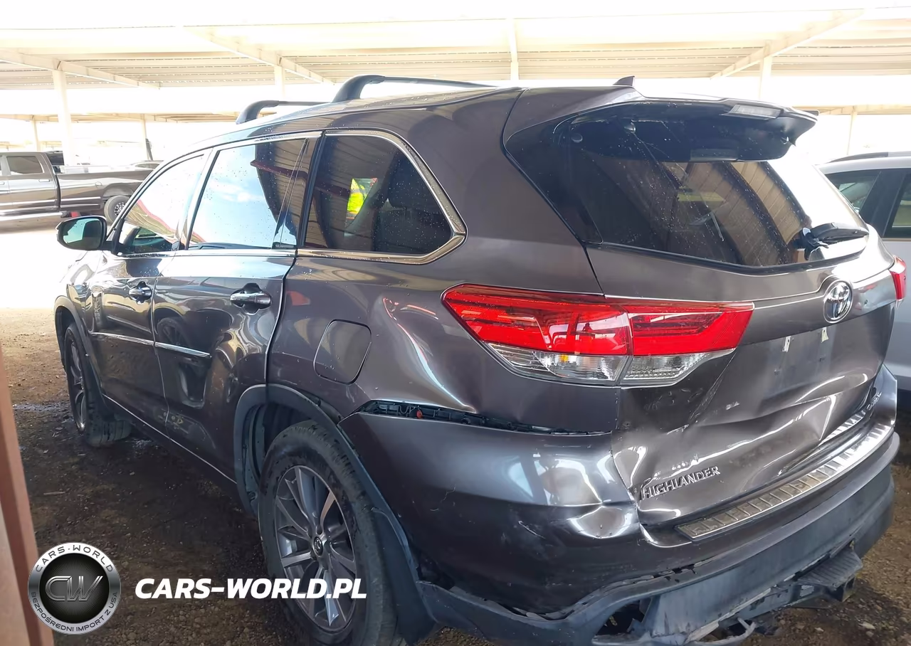 2018 Toyota Highlander Xle VIN:5TDJZRFH9JS530638 - 3