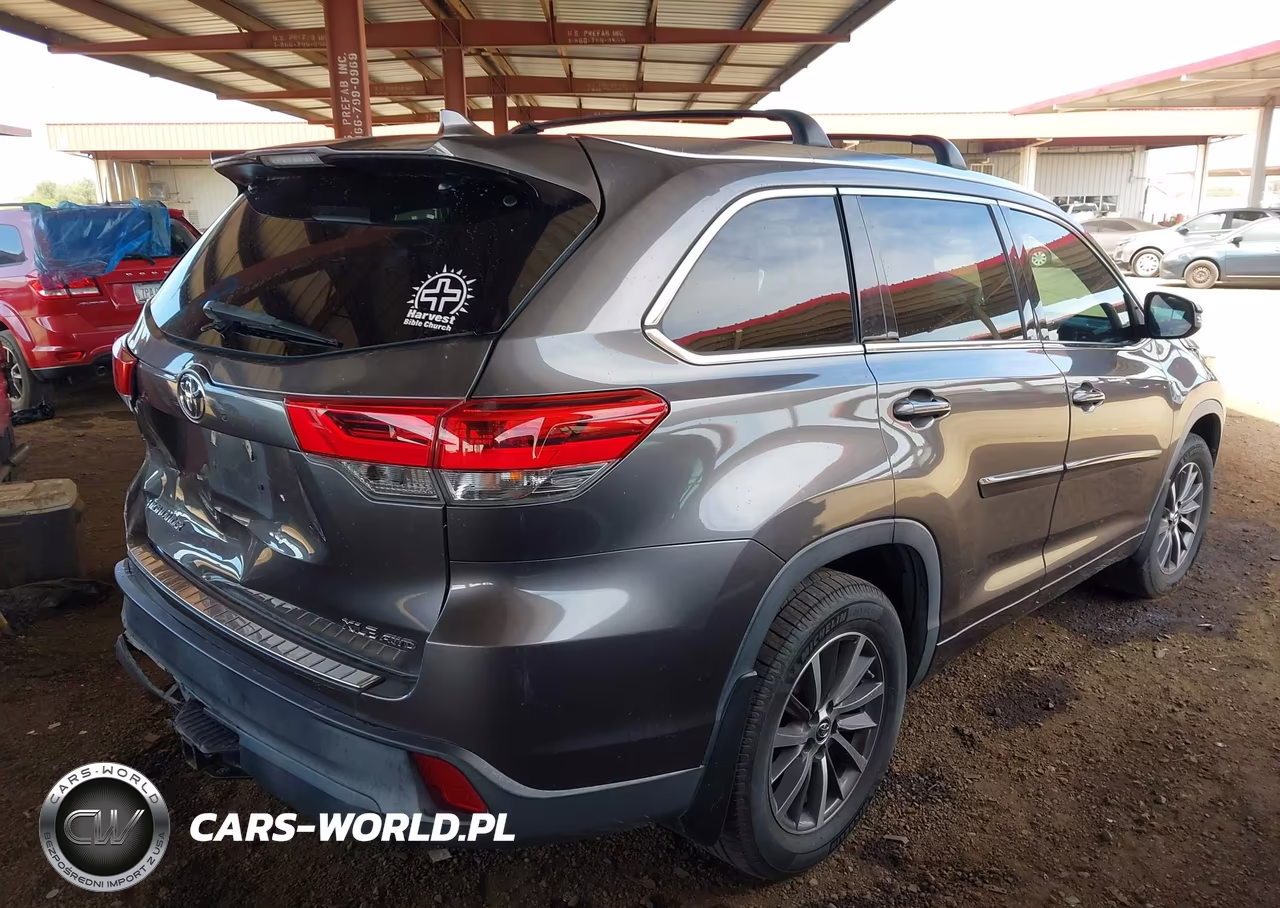 2018 Toyota Highlander Xle VIN:5TDJZRFH9JS530638 - 4