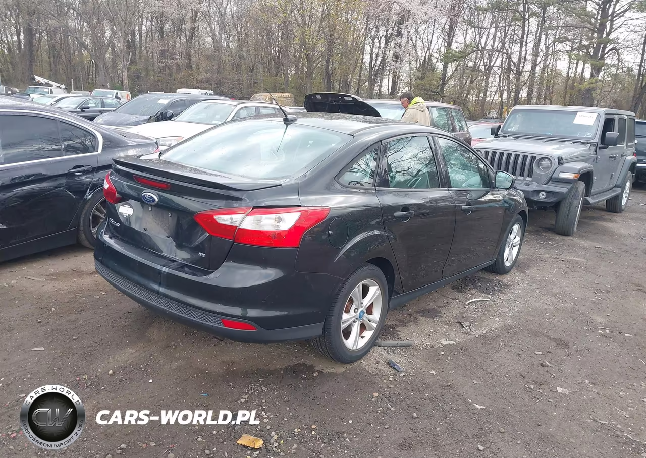 2012 Ford Focus Se VIN:1FAHP3F23CL472176 - 4