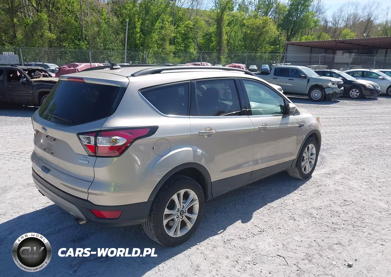 2018 Ford Escape Se VIN:1FMCU0GD5JUD00259 - 4