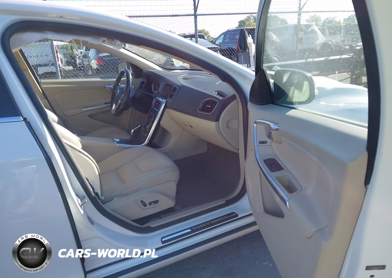 2014 Volvo S60 T5 Platinum VIN:YV1612FH6E2296938 - 5