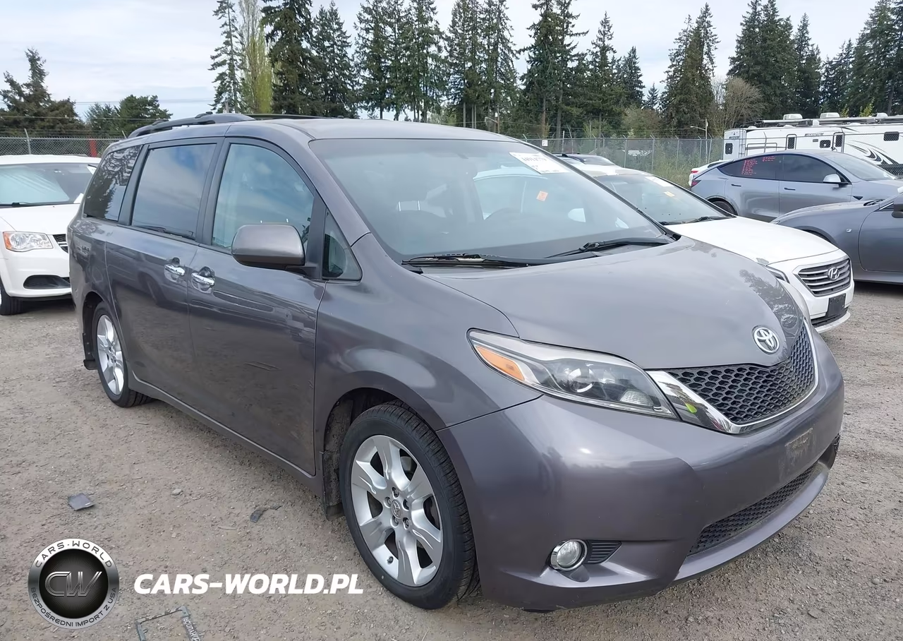 2016 Toyota Sienna Se 8 Passenger
