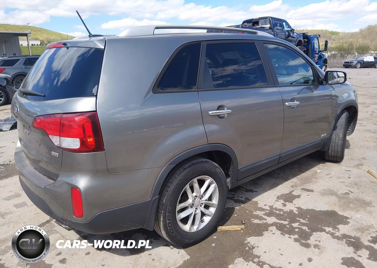 2014 Kia Sorento Lx VIN:5XYKTCA63EG503785 - 4