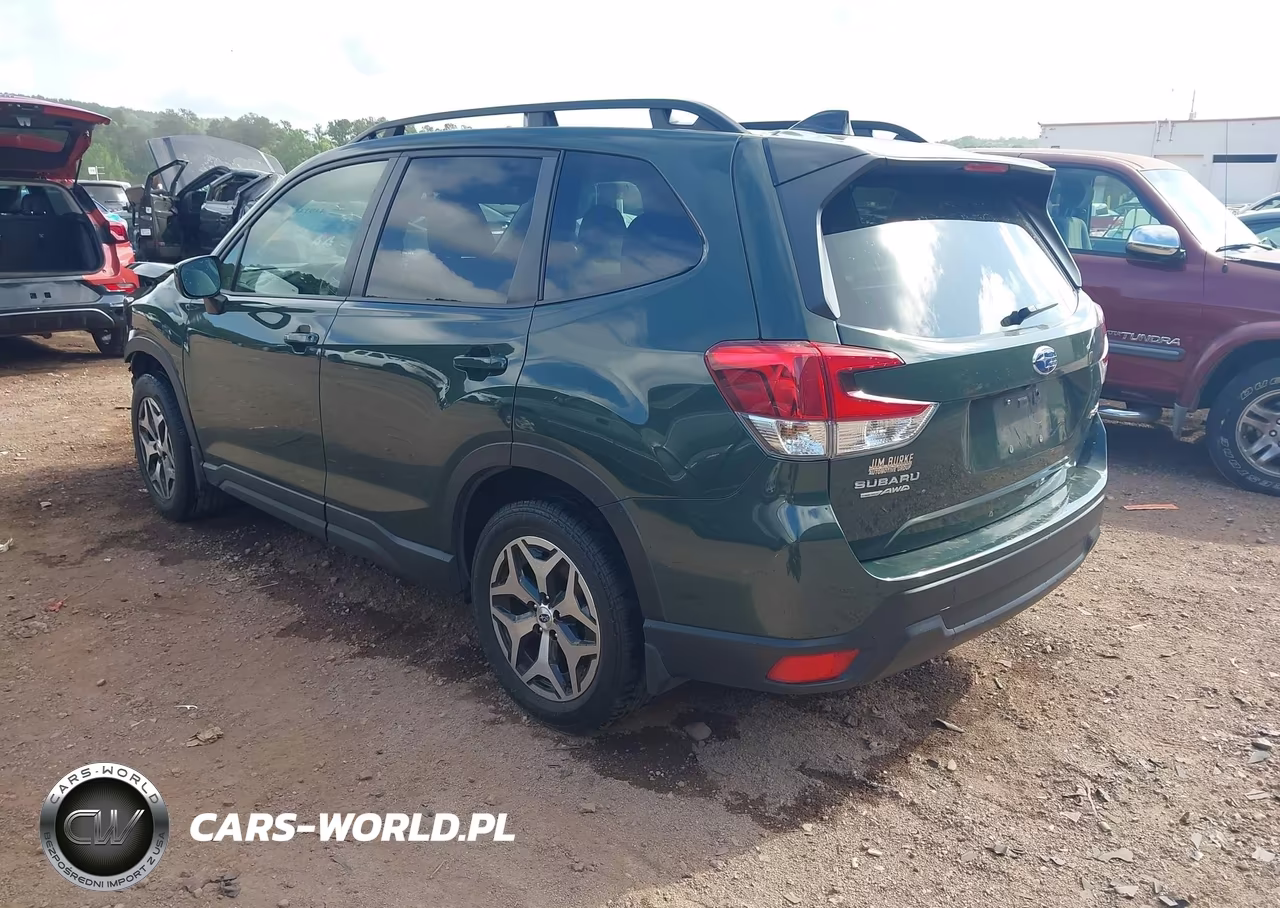 2024 Subaru Forester Premium VIN:JF2SKADC2RH441710 - 3