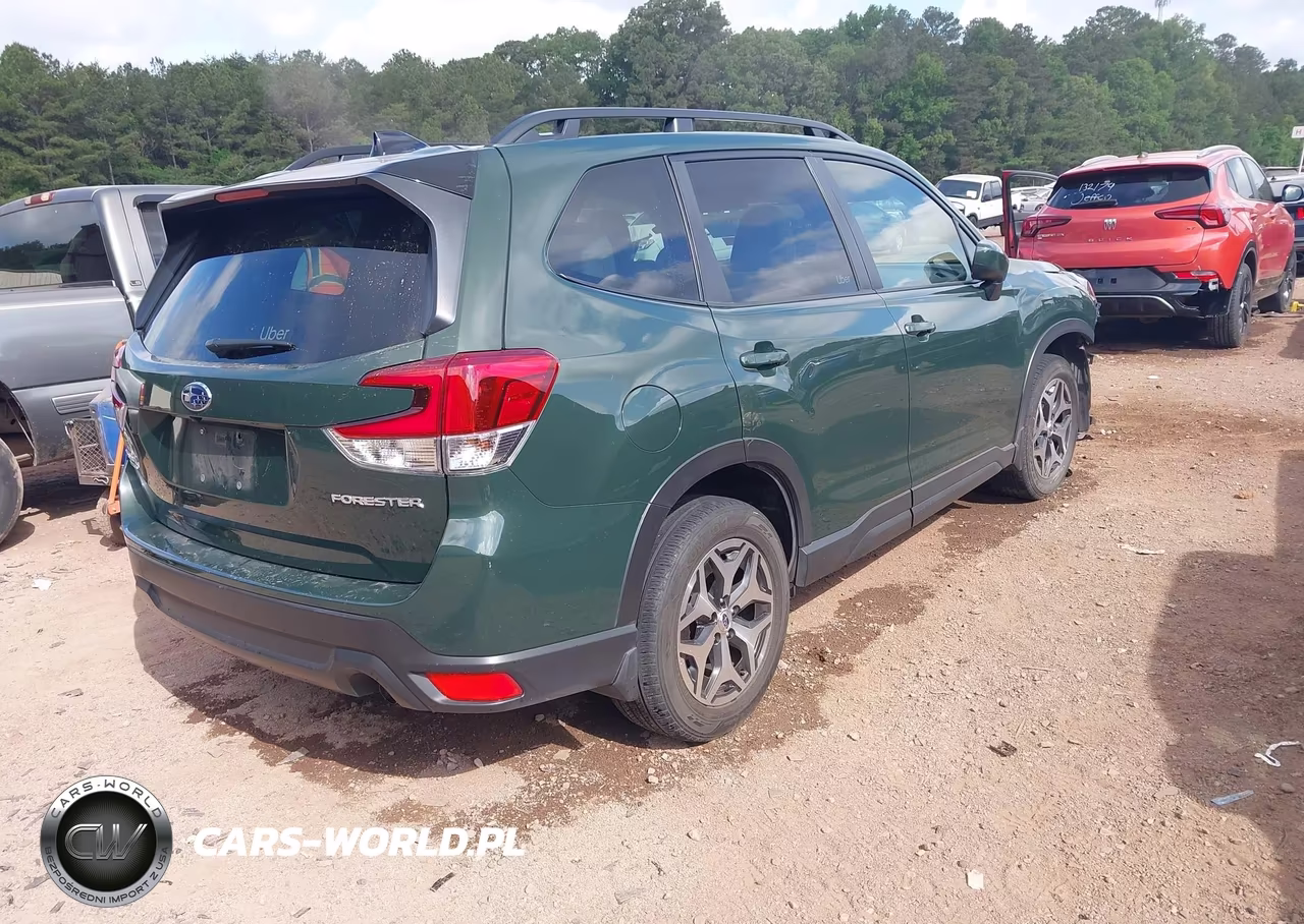 2024 Subaru Forester Premium VIN:JF2SKADC2RH441710 - 4