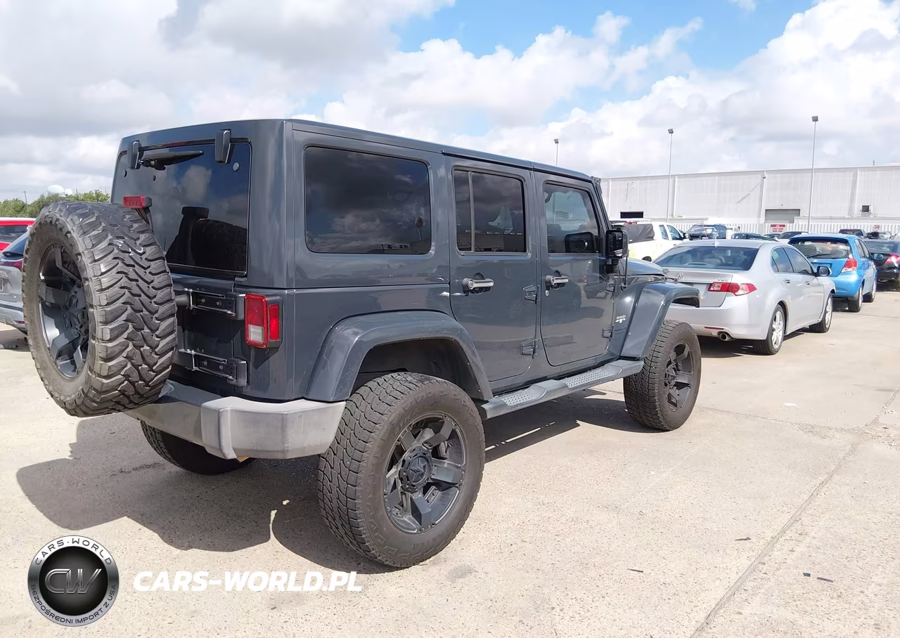 2016 Jeep Wrangler Unlimited Sahara VIN:1C4BJWEG0GL226417 - 4