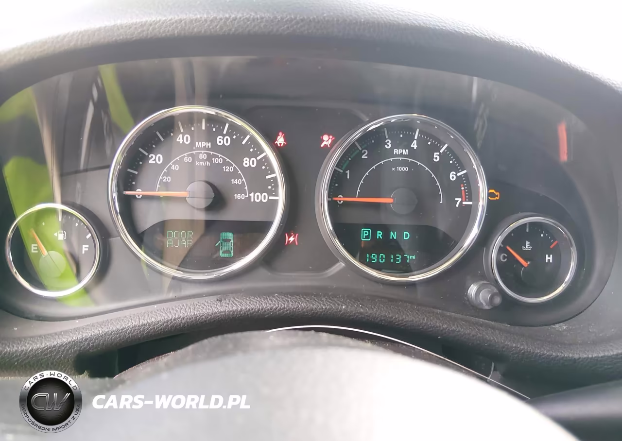 2016 Jeep Wrangler Unlimited Sahara VIN:1C4BJWEG0GL226417 - 7