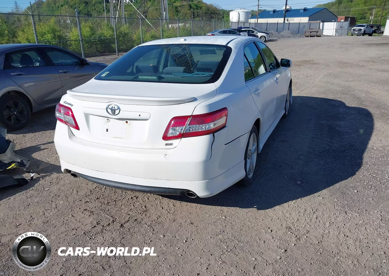2010 Toyota Camry Se VIN:4T1BF3EK7AU571249 - 4