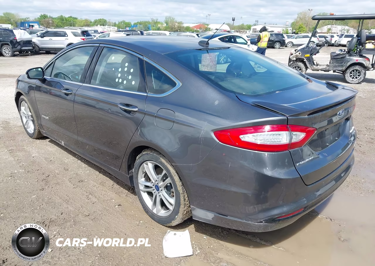2015 Ford Fusion Hybrid Titanium VIN:3FA6P0RUXFR242692 - 3