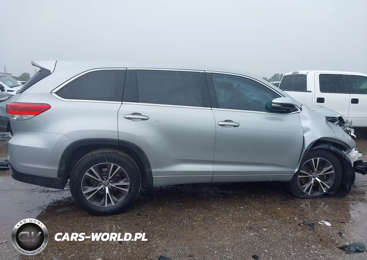 2018 Toyota Highlander Le VIN:5TDZARFH1JS039667 - 13