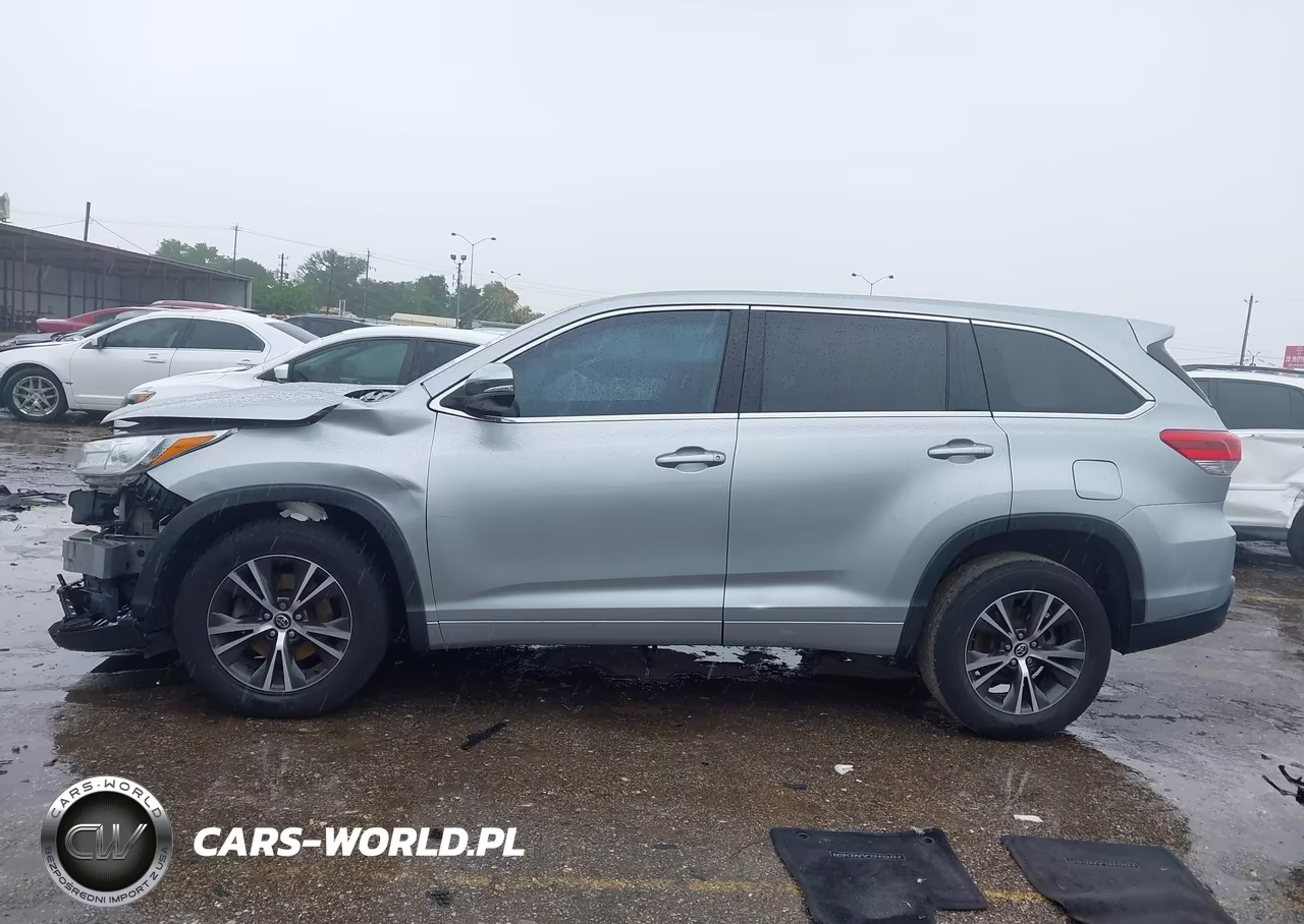2018 Toyota Highlander Le VIN:5TDZARFH1JS039667 - 14