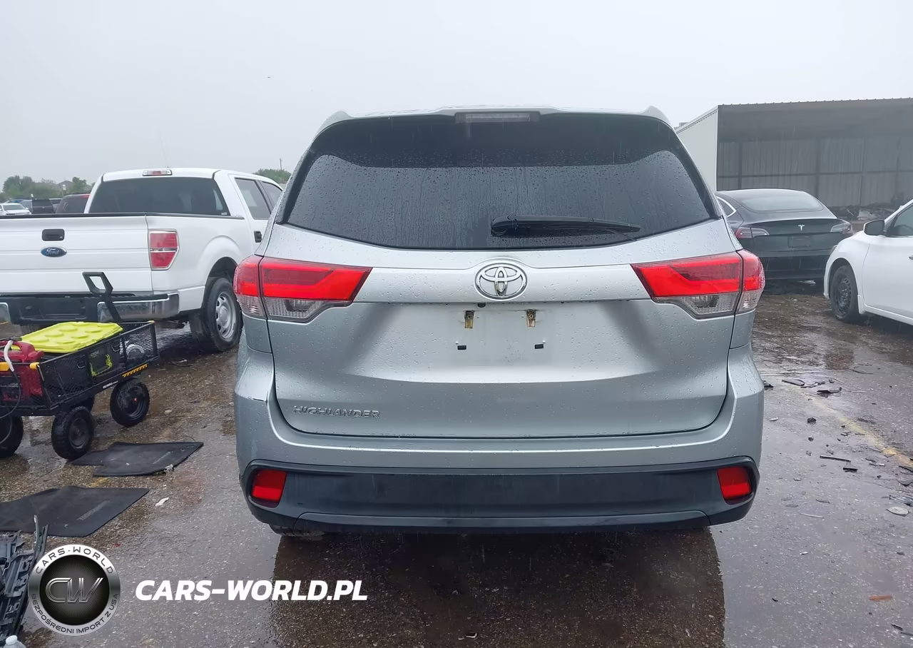 2018 Toyota Highlander Le VIN:5TDZARFH1JS039667 - 16