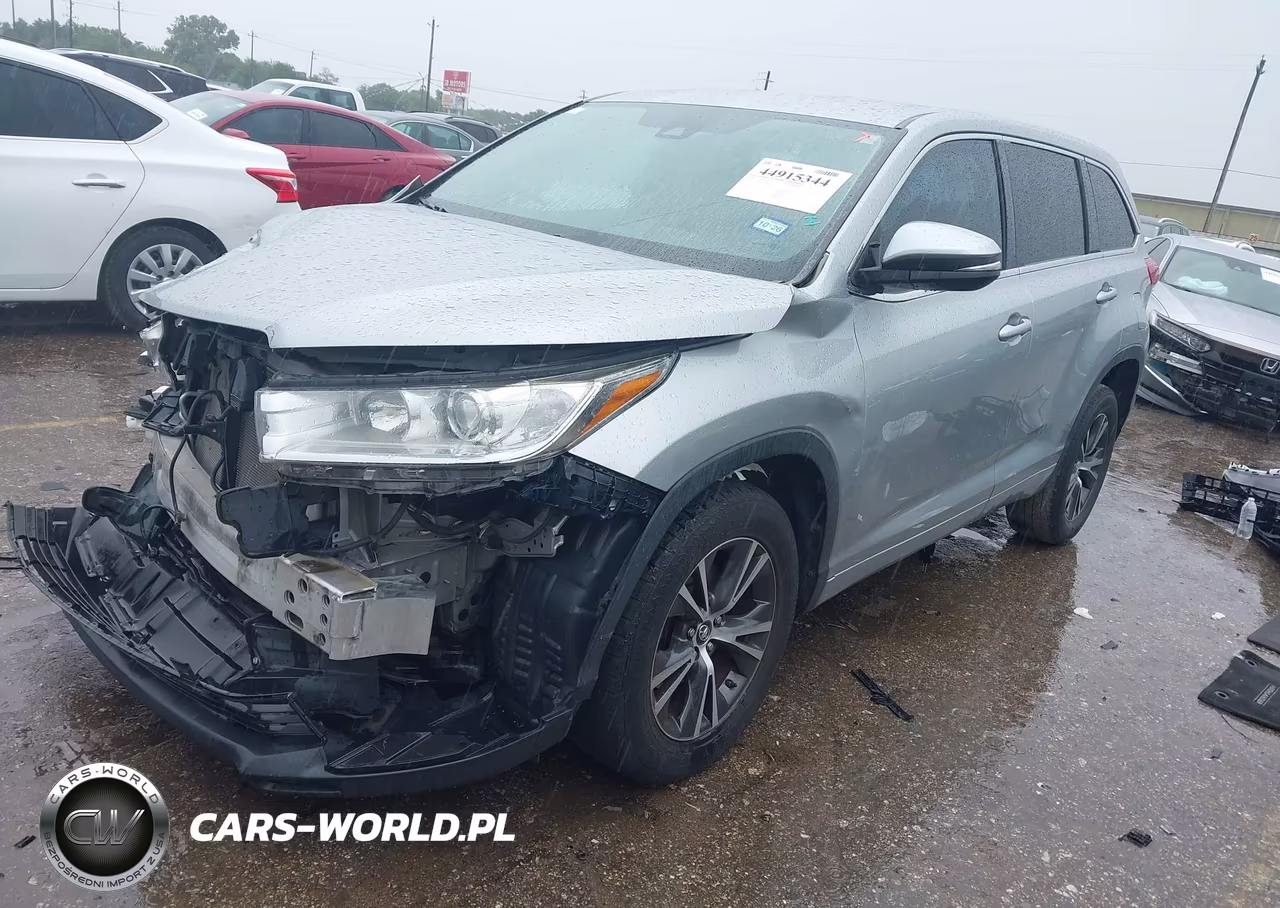 2018 Toyota Highlander Le VIN:5TDZARFH1JS039667 - 2