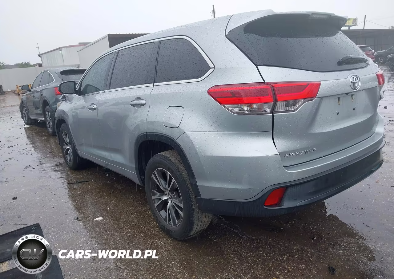 2018 Toyota Highlander Le VIN:5TDZARFH1JS039667 - 3
