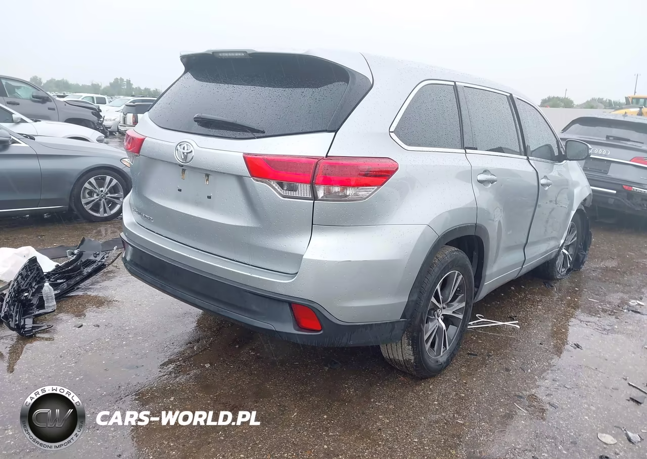 2018 Toyota Highlander Le VIN:5TDZARFH1JS039667 - 4