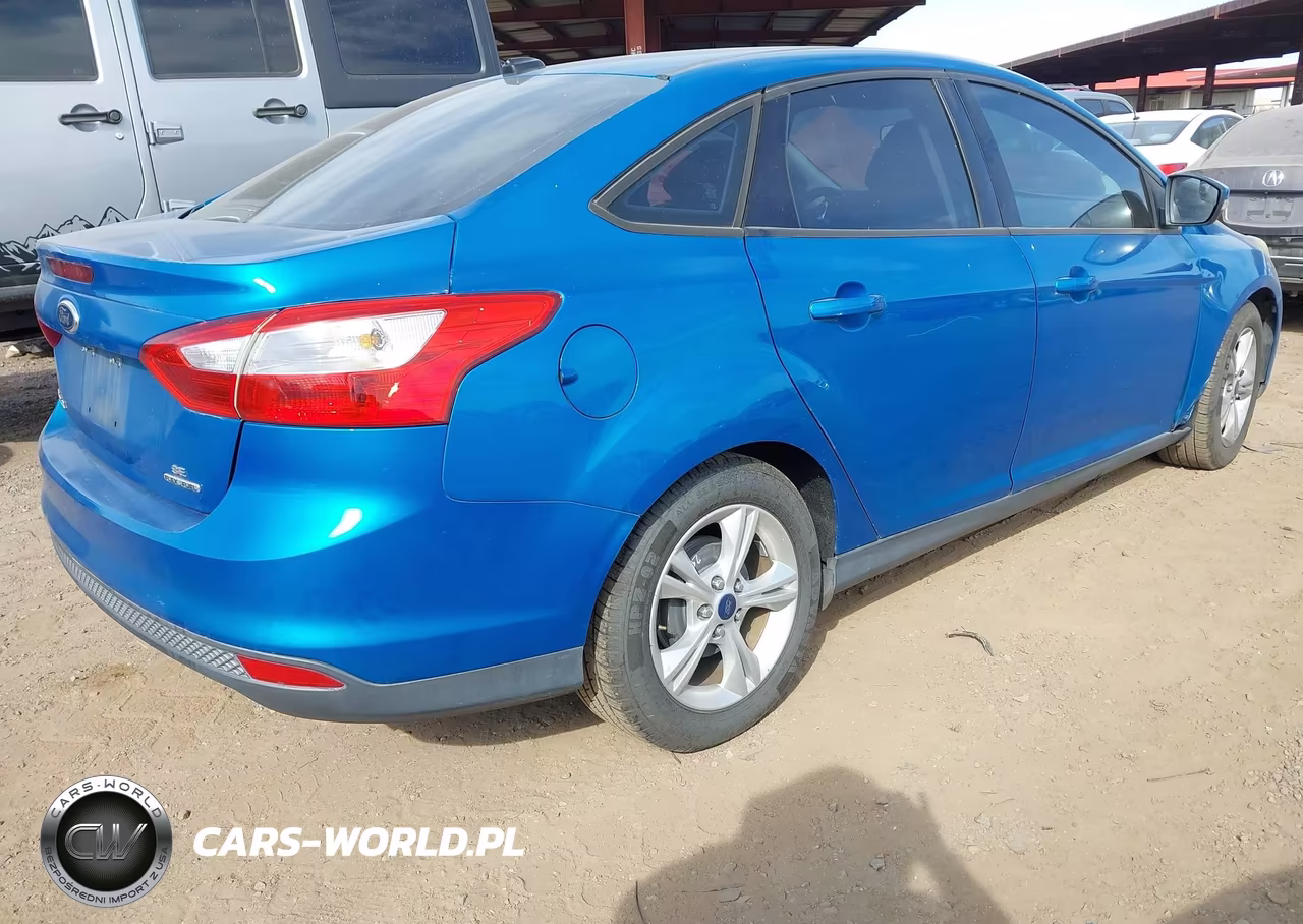 2014 Ford Focus Se VIN:1FADP3F23EL350323 - 4