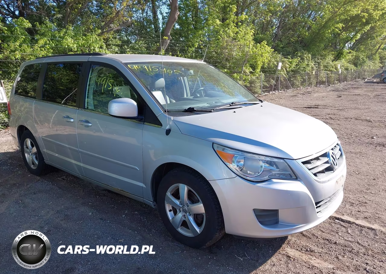 2011 Volkswagen Routan Se