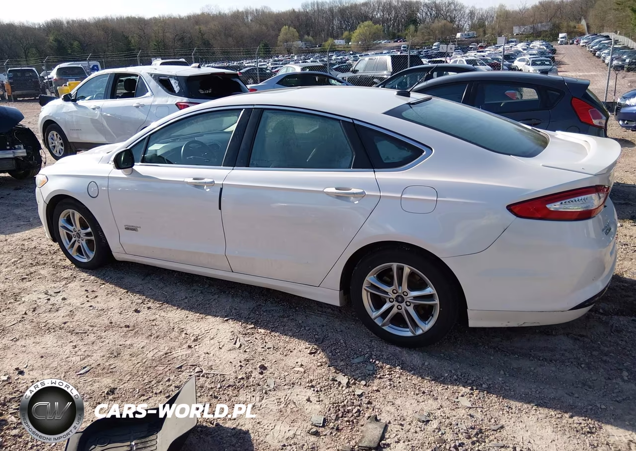 2016 Ford Fusion Energi Titanium VIN:3FA6P0SU4GR289244 - 13