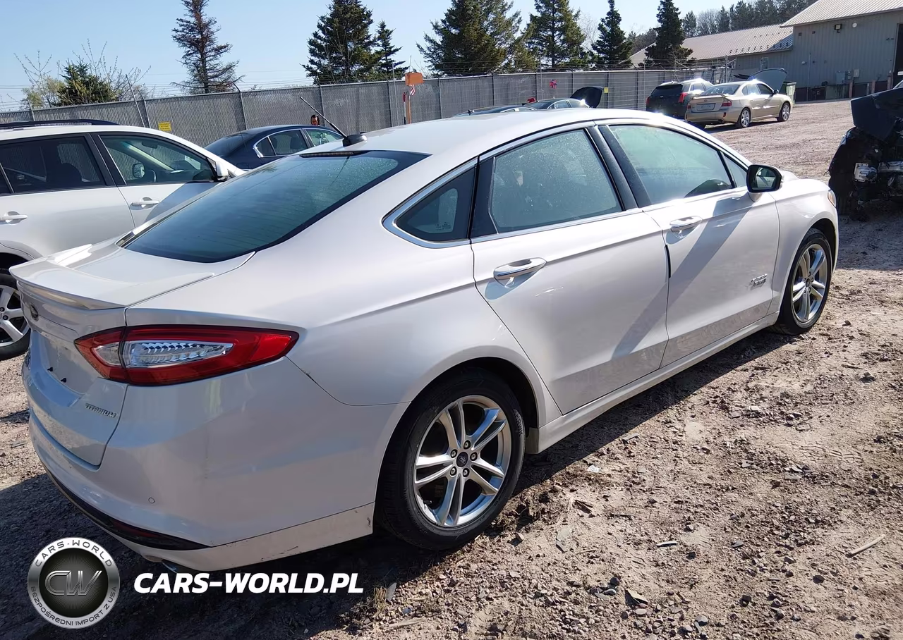2016 Ford Fusion Energi Titanium VIN:3FA6P0SU4GR289244 - 4