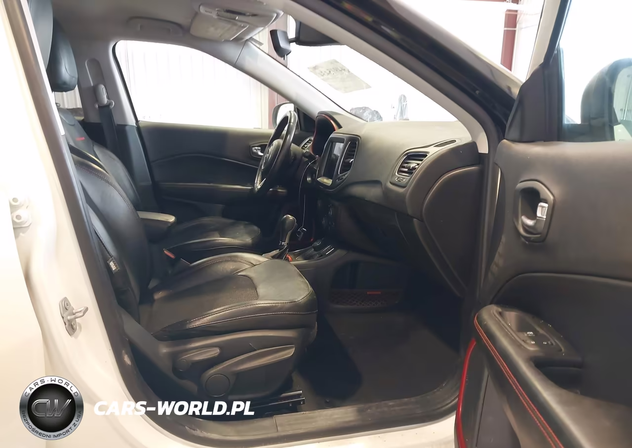 2019 Jeep Compass Trailhawk 4X4 VIN:3C4NJDDB5KT752630 - 5