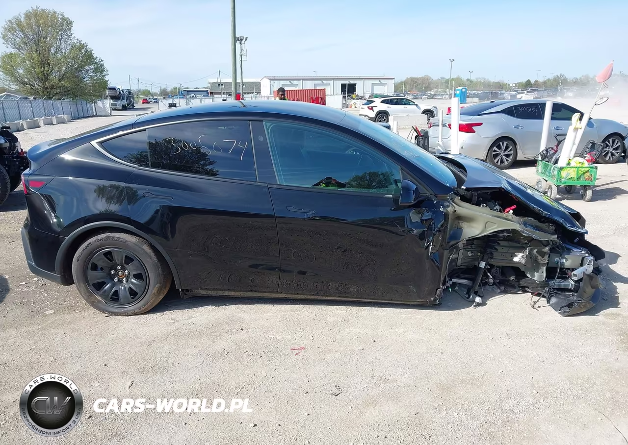 2026 Tesla Model Y Premium Rear-Wheel Drive-Standard Rear-Wheel Drive VIN:7SAYGDED0TA597772 - 12