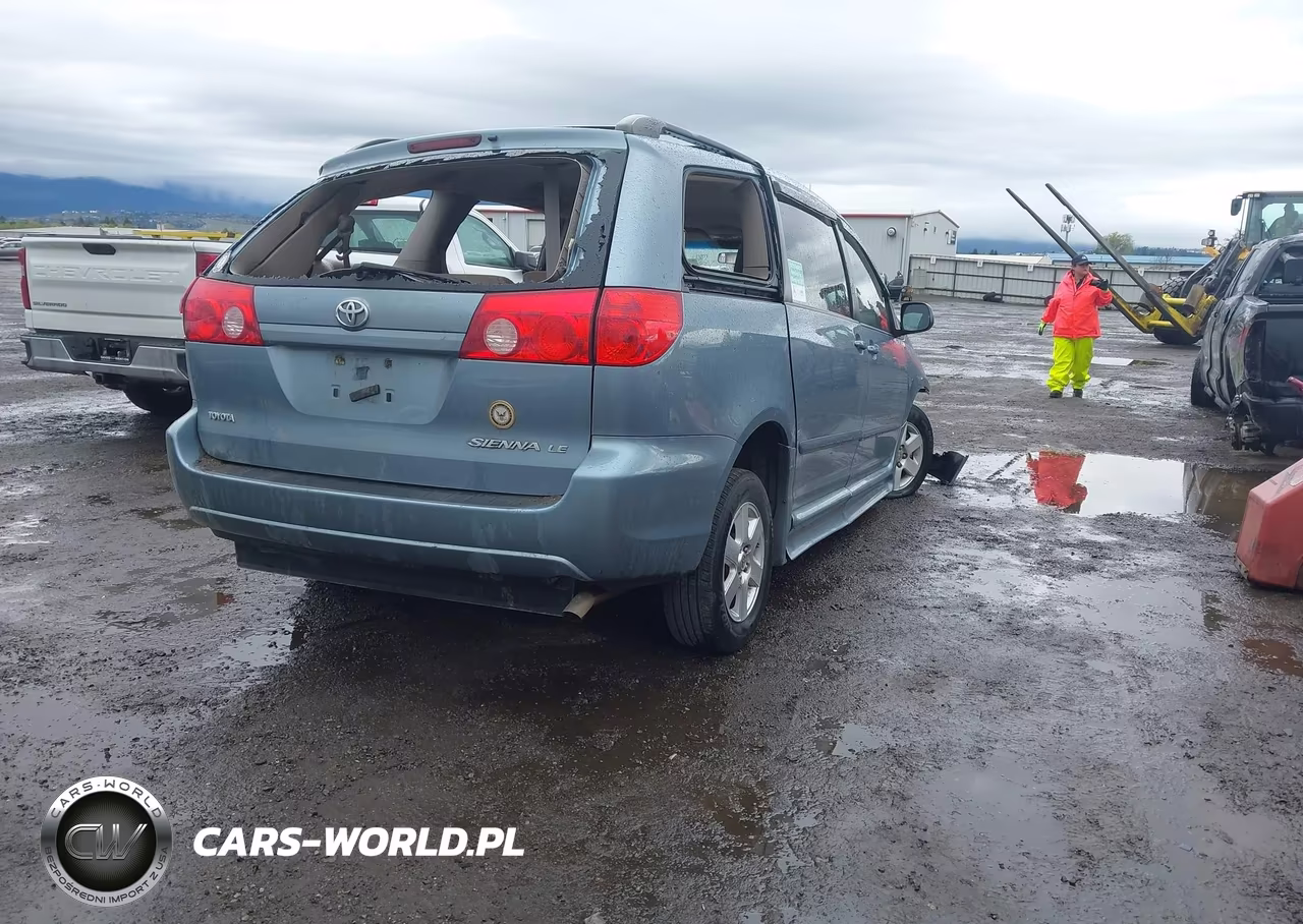 2010 Toyota Sienna Le VIN:5TDKK4CC6AS332524 - 4