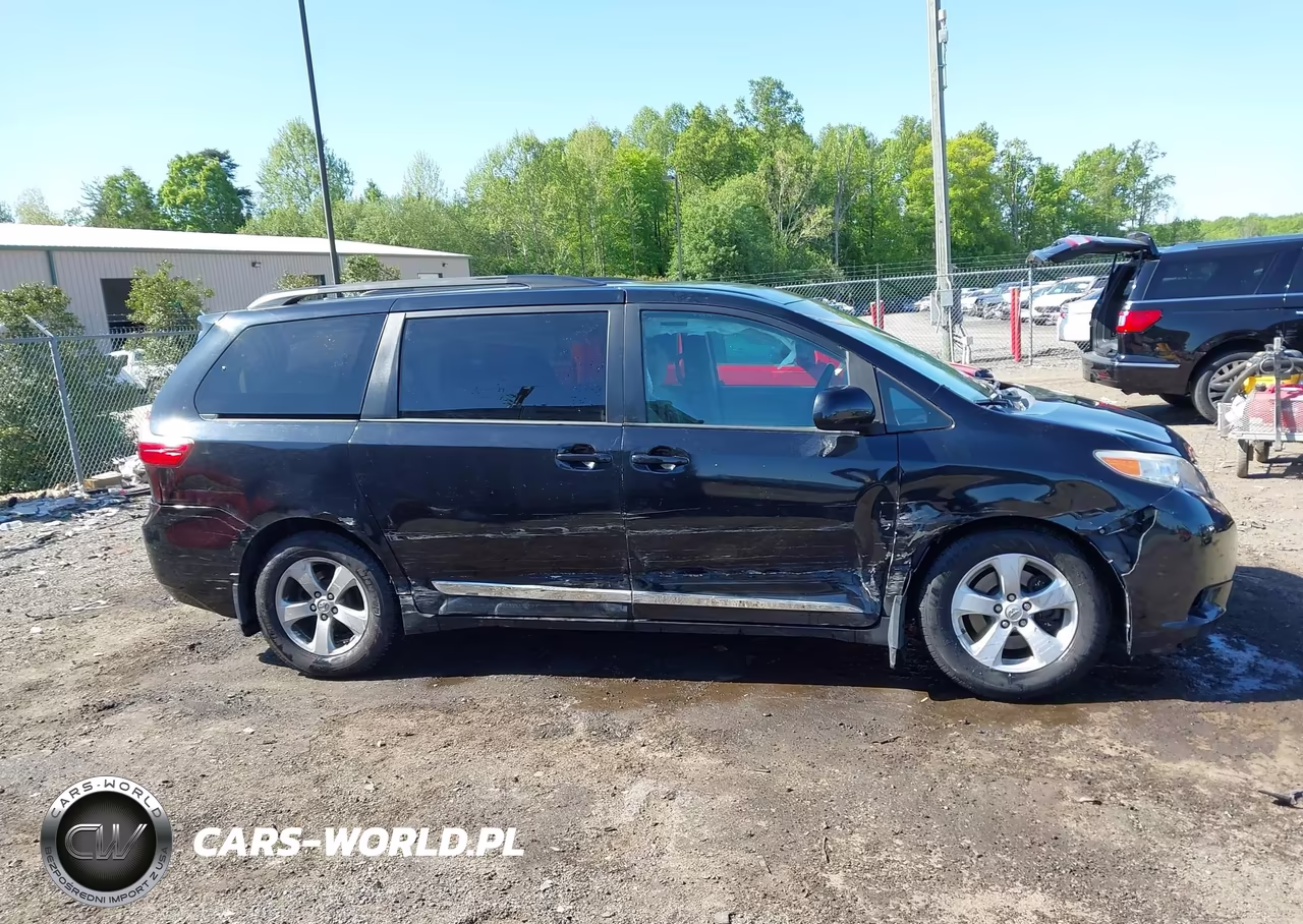 2017 Toyota Sienna Le 8 Passenger VIN:5TDKZ3DC2HS793993 - 13