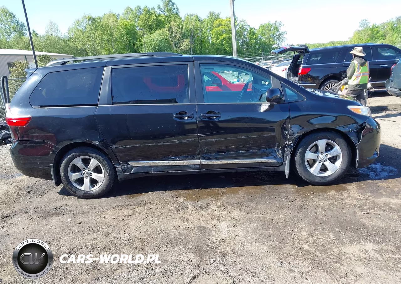 2017 Toyota Sienna Le 8 Passenger VIN:5TDKZ3DC2HS793993 - 6
