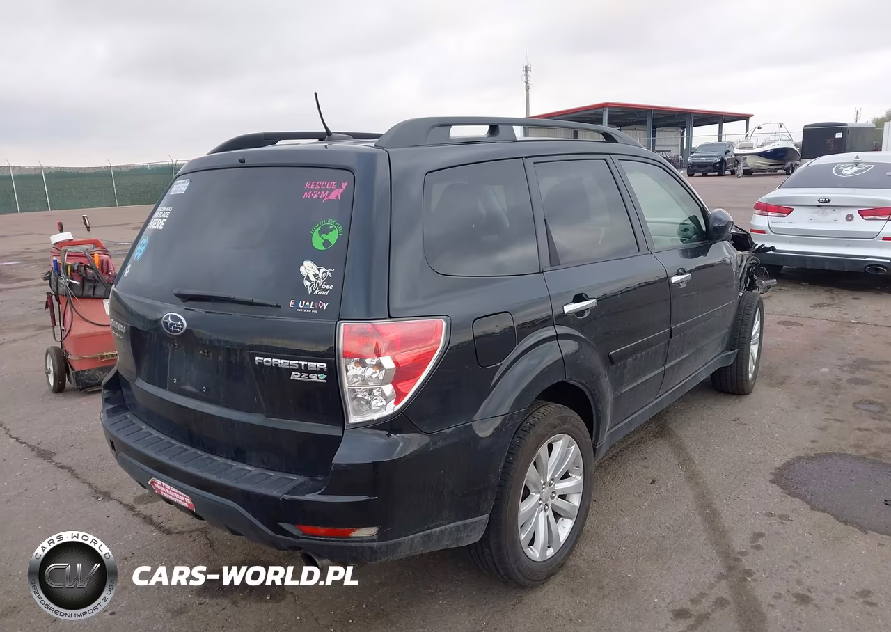 2013 Subaru Forester 2.5X Premium VIN:JF2SHADC4DH417898 - 4