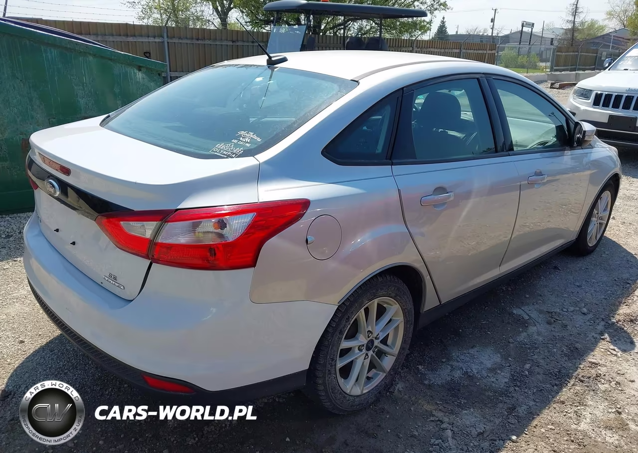 2016 Ford Focus Se VIN:1FADP3F21GL397658 - 4